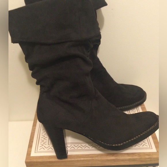 Womenswear Black Slouch Booties - Picture 7 of 7